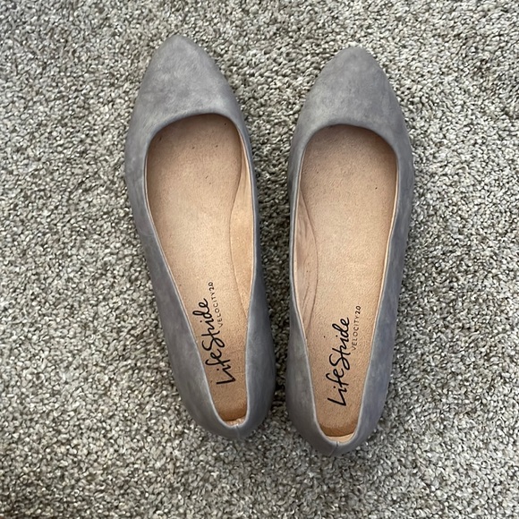 Suede Grayish pointed toe flats - Picture 1 of 5